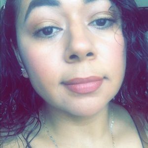 Meet your Posher, Claudia